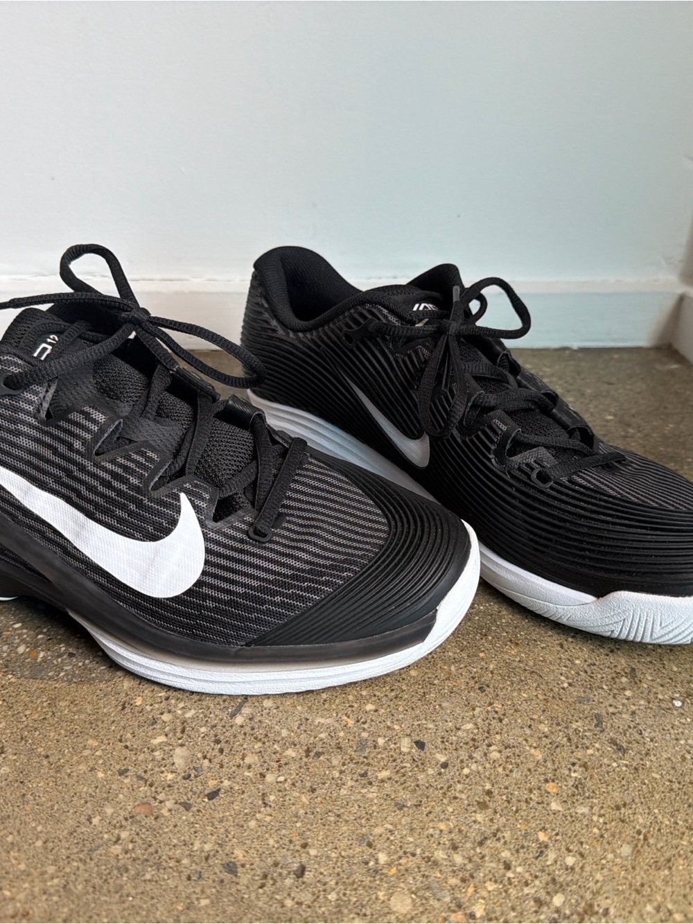 Nike Men’s Black and White Tennis Court Sneakers